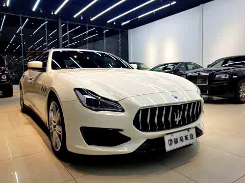 Maserati Quattroporte — фото 20