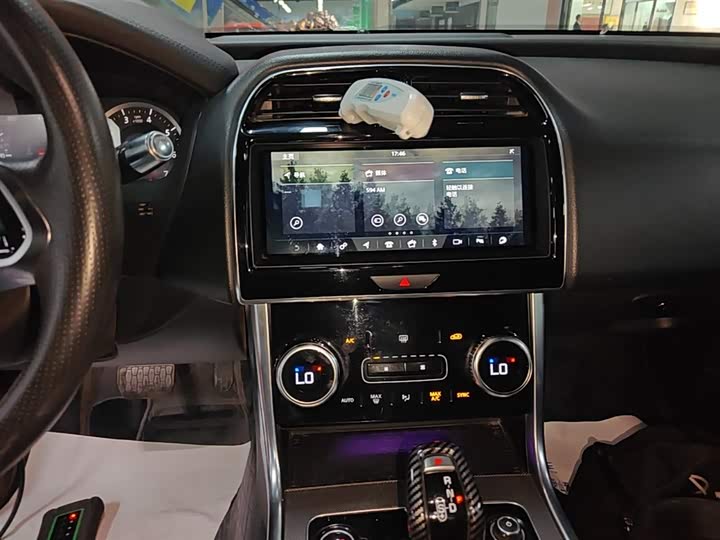 Jaguar XEL 2020 2.0 T 200 PS R-DYNAMIC — фото 13