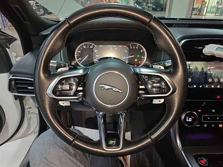 Jaguar XEL 2020 2.0 T 200 PS R-DYNAMIC — фото 11