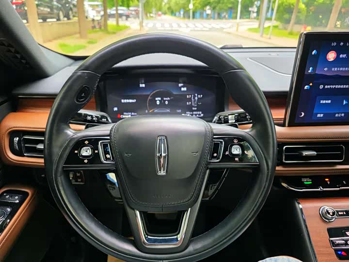 Lincoln Aviator — фото 12