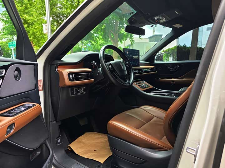 Lincoln Aviator — фото 17