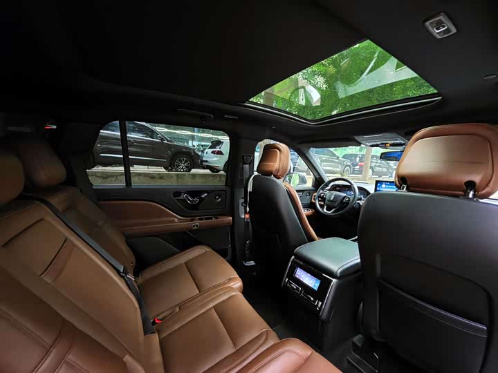 Lincoln Aviator — фото 25
