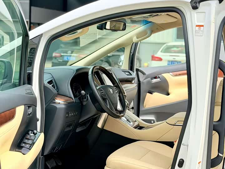 Toyota Alphard — фото 4