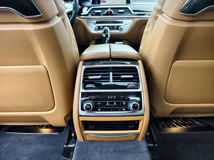 BMW 7-Series 2016 740 Li Leading — фото 21