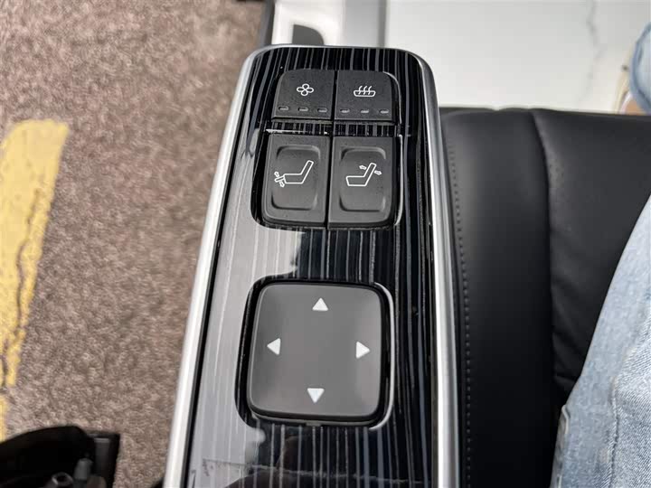 Toyota Alphard — фото 16