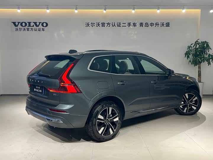 Volvo XC60 2026 B 5 4 WD — фото 3