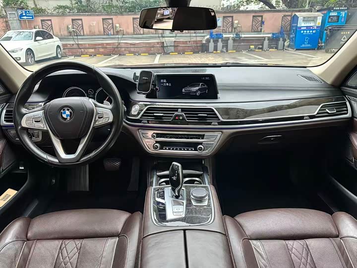 BMW 7 Series 740Li продвинутая — фото 6