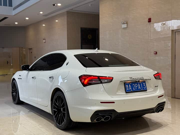 Maserati Ghibli 2023 3.0 T Modena — фото 17