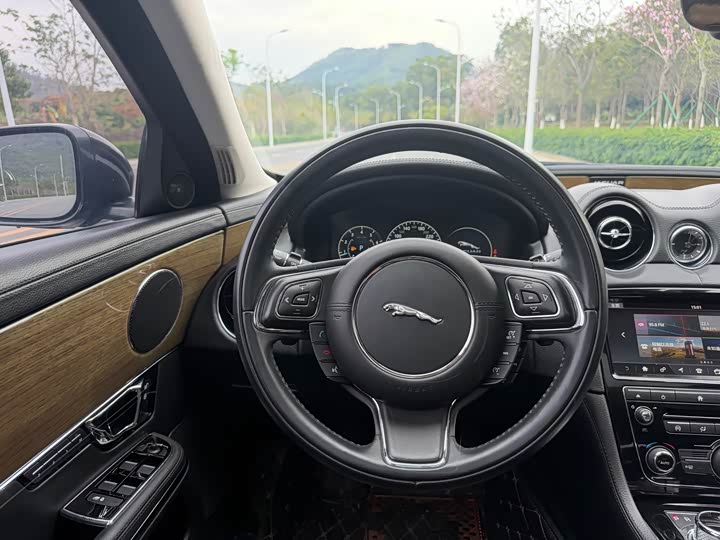 Jaguar XJ 2018 XJL 3.0 SC 2 WD — фото 18