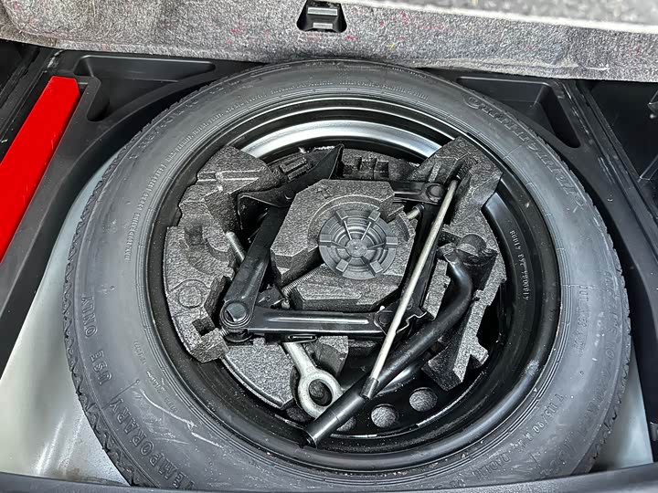 Volvo V 40 2019 T 3 — фото 21