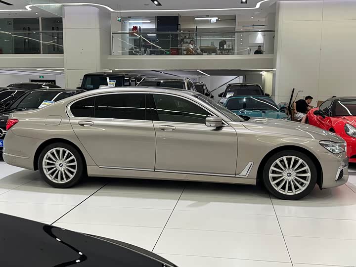 BMW 7 Series 740Li продвинутая — фото 3