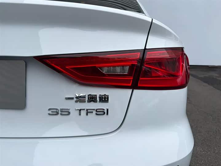 Audi A3 2015 Limousine 35 TFSI — фото 15