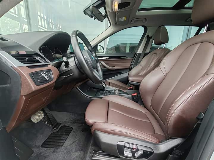 BMW X1 2022 s Drive 25 Li Leading — фото 6