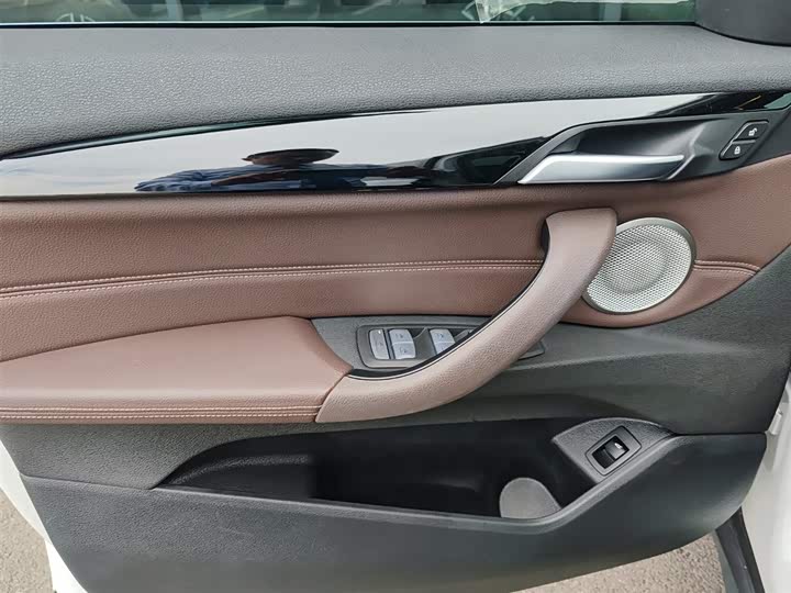 BMW X1 2022 s Drive 25 Li Leading — фото 15