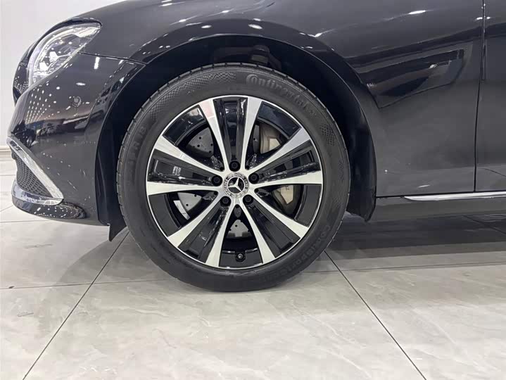 Mercedes-Benz E-Class 2022 E 350 e L — фото 12