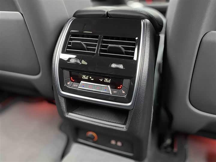 BMW XM 2023 Base — фото 25