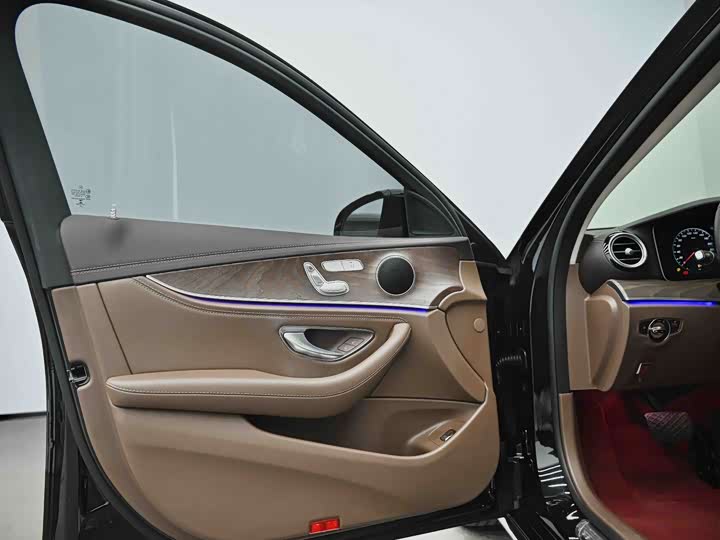 Mercedes-Benz E-Class 2022 E 260 L — фото 23