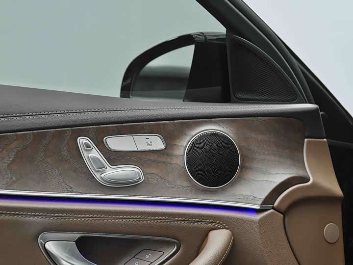 Mercedes-Benz E-Class 2022 E 260 L — фото 24