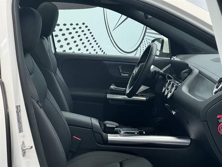 Mercedes-Benz GLA 2024 GLA 220 — фото 8