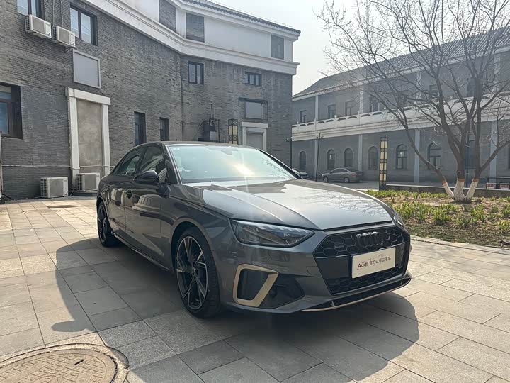 Audi A4L 2024 40 TFSI quattro RS — фото 3