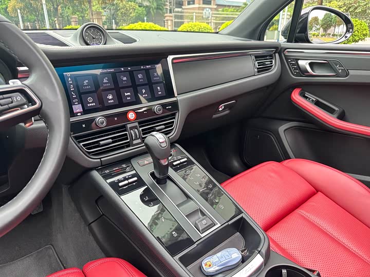 Porsche Macan 2023 Macan 2.0 T — фото 15
