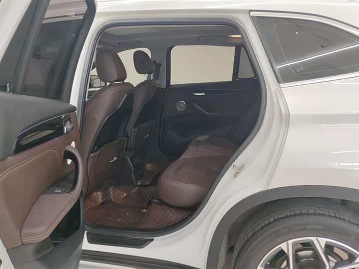 BMW X1 2021 s Drive 20 Li — фото 10