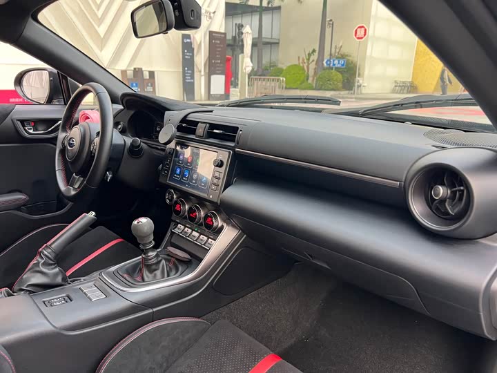 Subaru BRZ 2022 2.4 L MT — фото 11