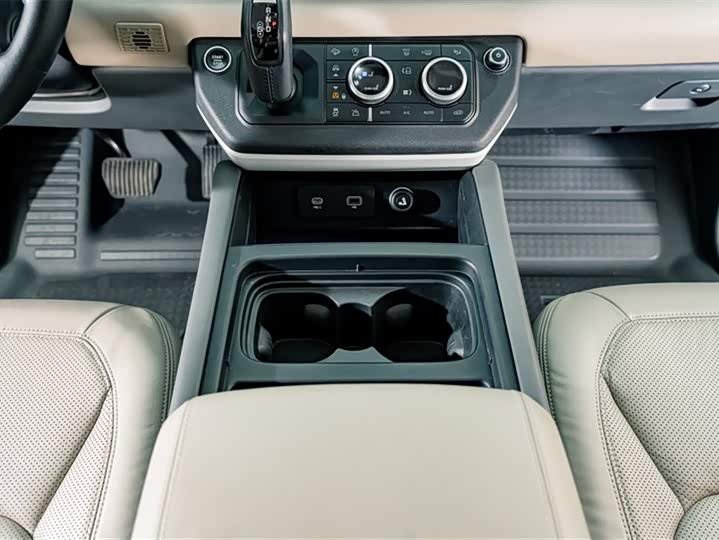 Land Rover Defender — фото 18