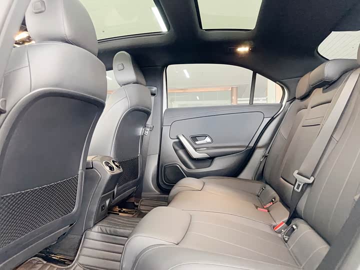Mercedes-Benz A-Class 2022 A 200 L — фото 11