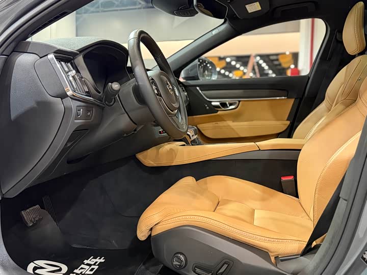 Volvo V90 2017 Cross Country T 5 AWD — фото 8