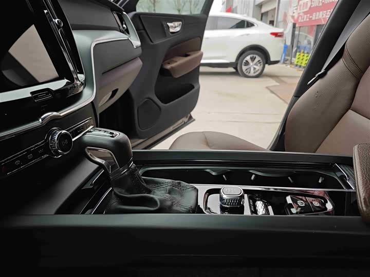 Volvo XC60 2021 T 5 4 WD — фото 17