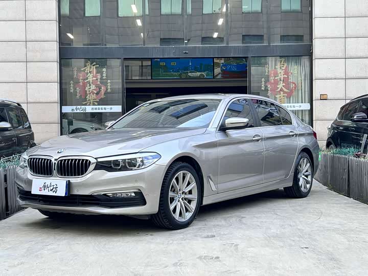 BMW 5-Series 2018 528 Li — фото 1