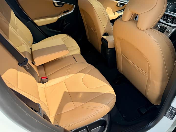 Volvo V40 2017 T 3 — фото 13