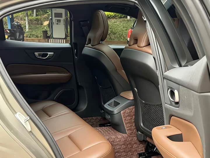 Volvo S60 2022 B 4 — фото 10