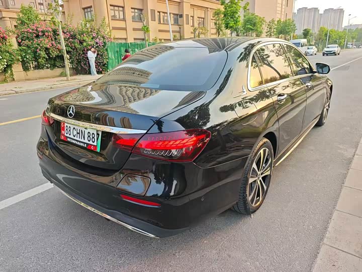 Mercedes-Benz E-Class 2023 E 350 e L — фото 9