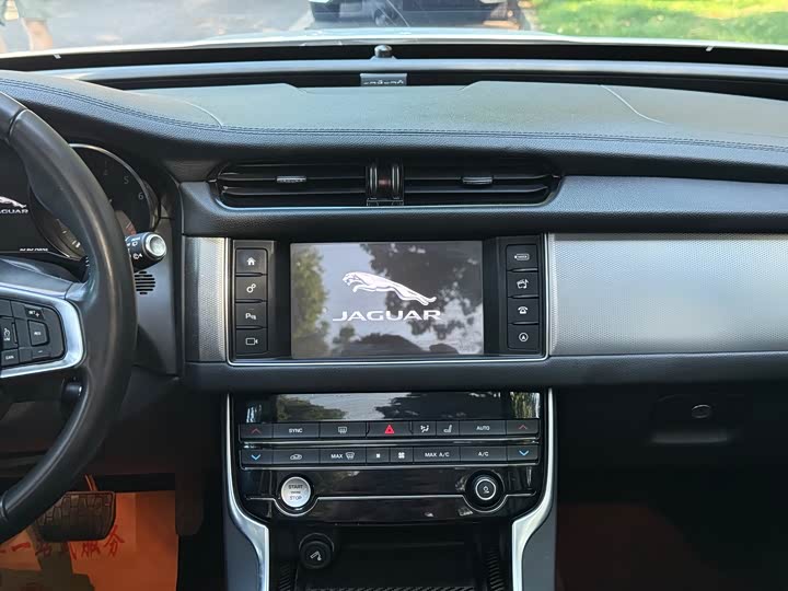 Jaguar XF 2018 XF Sportbrake 2.0 T 250 PS 2 WD — фото 27