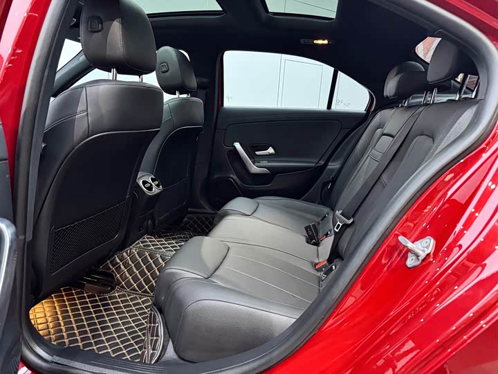 Mercedes-Benz A-Class 2022 A 200 L — фото 10