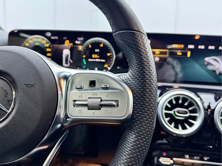 Mercedes-Benz A-Class 2022 A 200 L — фото 21