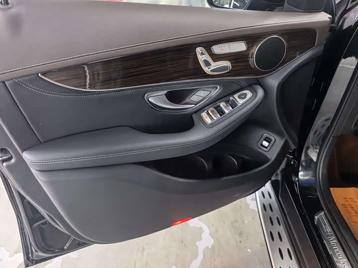 Mercedes-Benz GLC 2018 GLC 260 4 MATIC Luxury — фото 5