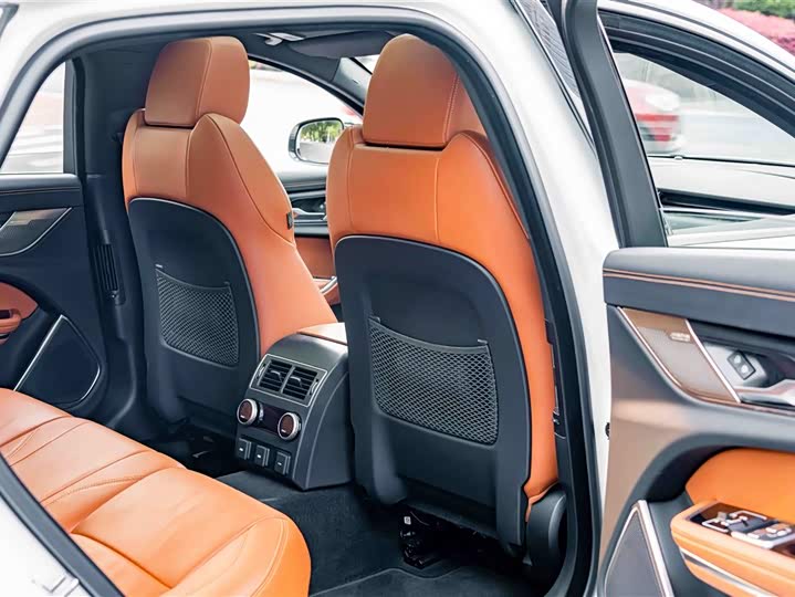 Jaguar XFL 2024 2.0 T P 300 4 WD — фото 21