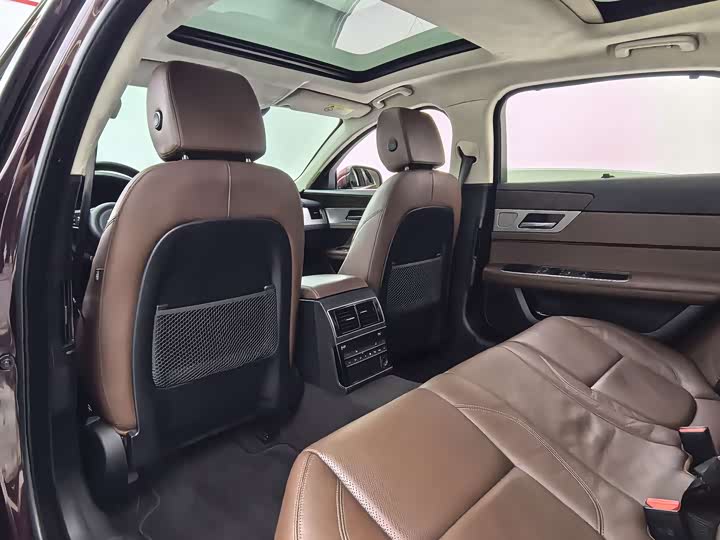 Jaguar XFL 2018 XFL 2.0 T 250 PS — фото 12