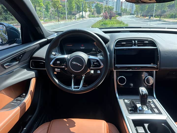 Jaguar XEL 2023 2.0 T 250 PS R-DYNAMIC S — фото 11