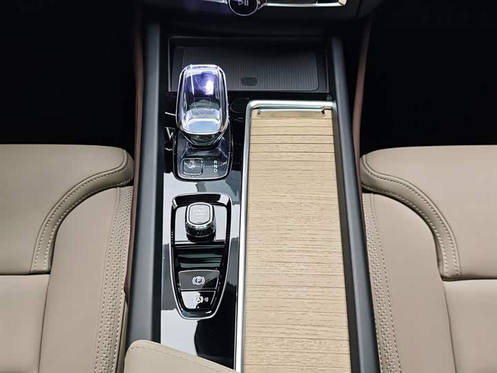 Volvo XC60 2025 B 5 4 WD — фото 16