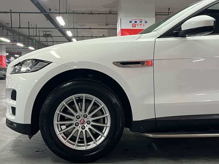 Jaguar F-PACE 2018 2.0 T 2 WD — фото 8