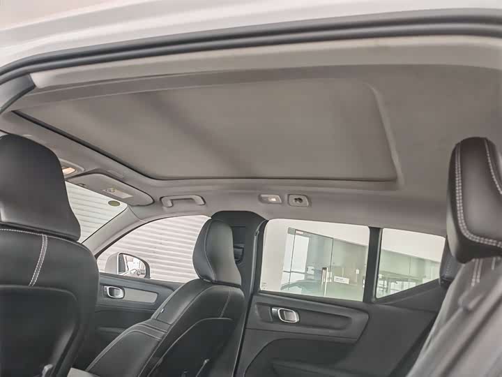 Volvo XC40 2025 B 4 WD — фото 17