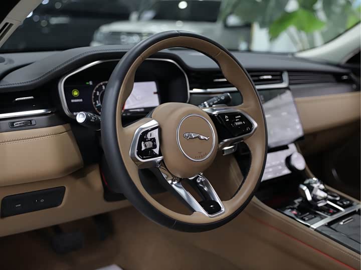 Jaguar XFL 2024 2.0 T P 250 2 WD — фото 9