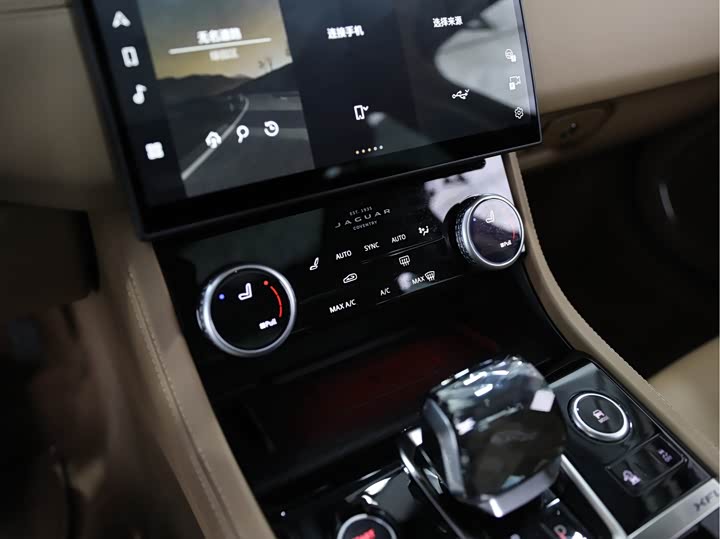 Jaguar XFL 2024 2.0 T P 250 2 WD — фото 12