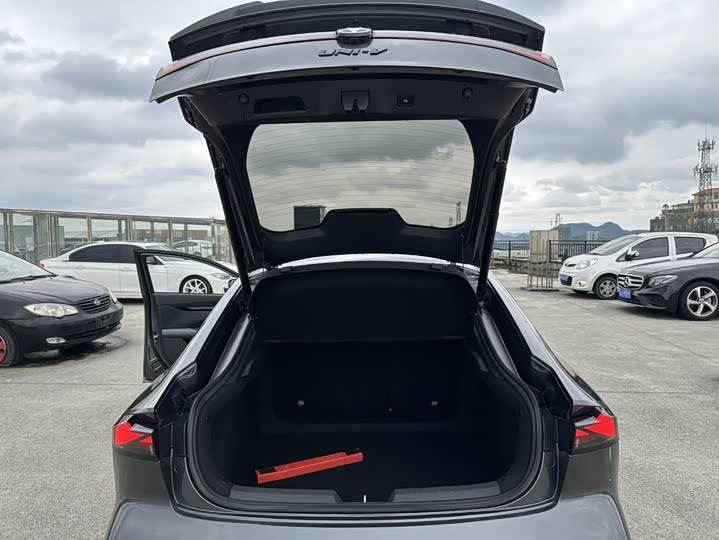 Changan UNI-V 2022 1.5 T Premium — фото 16