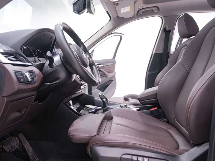 BMW X1 2020 s Drive 20 Li — фото 21