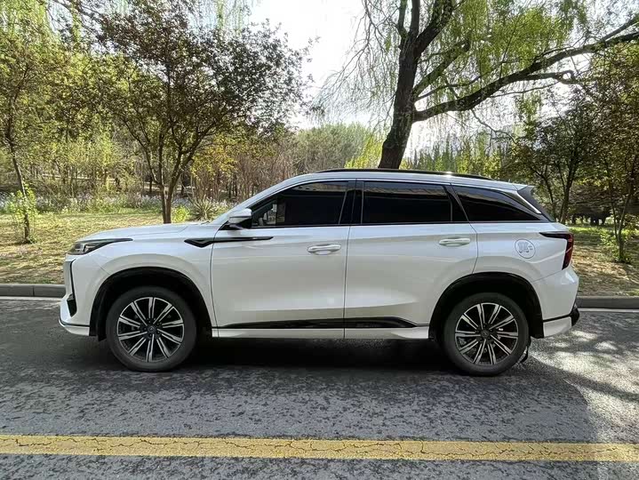 Changan CS75 PLUS 2023 2.0 T ATPremium — фото 3